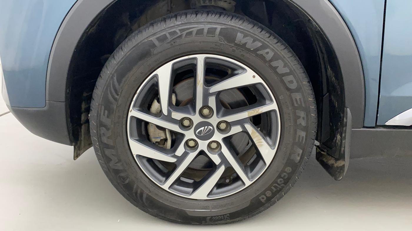 2022 Mahindra XUV300 W8 (O) 1.5 DIESEL, Diesel, Manual, 14,978 km, Left Front Wheel