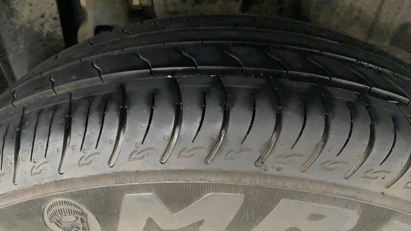 2022 Mahindra XUV300 W8 (O) 1.5 DIESEL, Diesel, Manual, 14,978 km, Left Rear Tyre Tread
