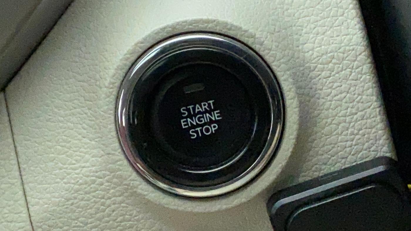 2022 Mahindra XUV300 W8 (O) 1.5 DIESEL, Diesel, Manual, 14,978 km, Keyless Start/ Stop Button