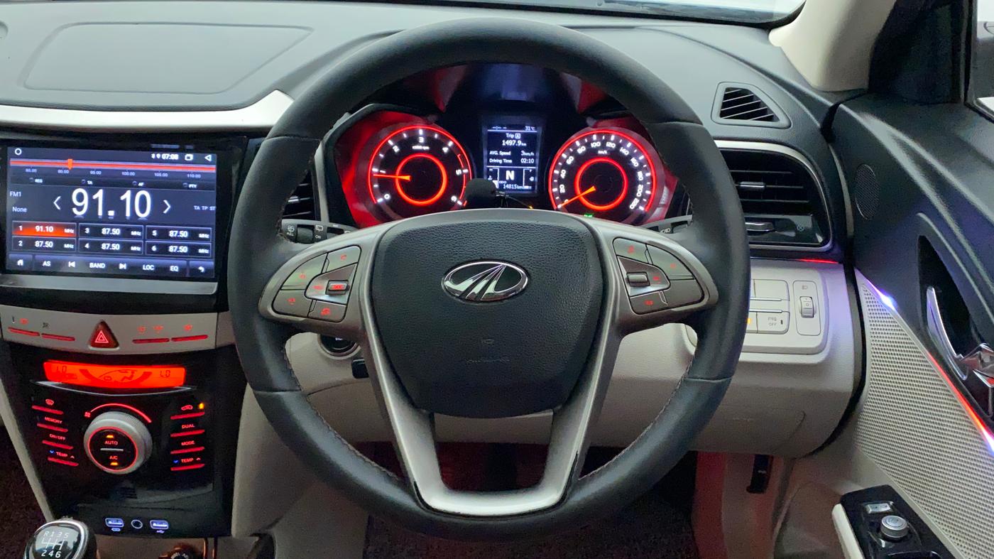 2022 Mahindra XUV300 W8 (O) 1.5 DIESEL, Diesel, Manual, 14,978 km, Steering Wheel Close Up
