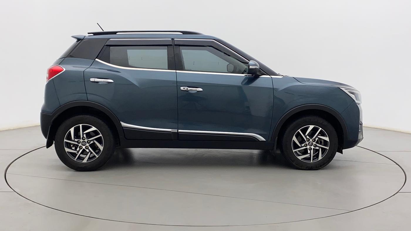 2022 Mahindra XUV300 W8 (O) 1.5 DIESEL, Diesel, Manual, 14,978 km, Right Side View