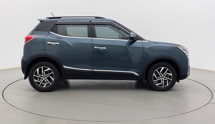 2022 Mahindra XUV300 W8 (O) 1.5 DIESEL, Diesel, Manual, 14,978 km, Right Side View
