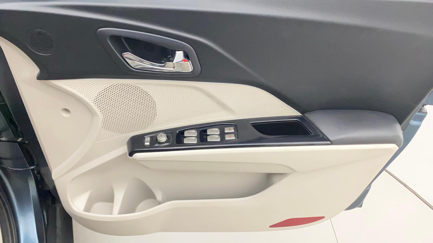 2022 Mahindra XUV300 W8 (O) 1.5 DIESEL, Diesel, Manual, 14,978 km, Driver Side Door Panels Control