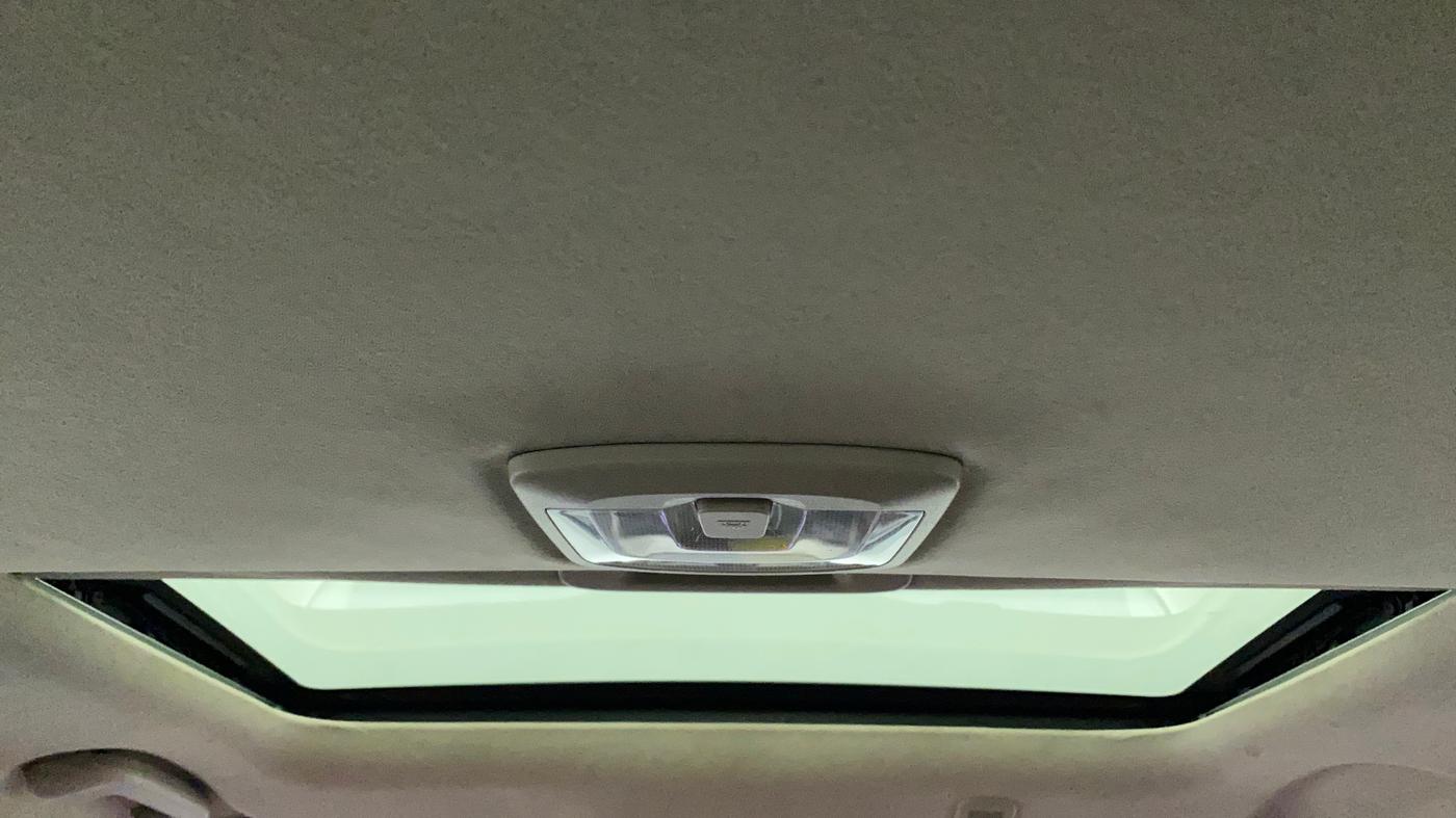 2022 Mahindra XUV300 W8 (O) 1.5 DIESEL, Diesel, Manual, 14,978 km, Moonroof/ Sunroof