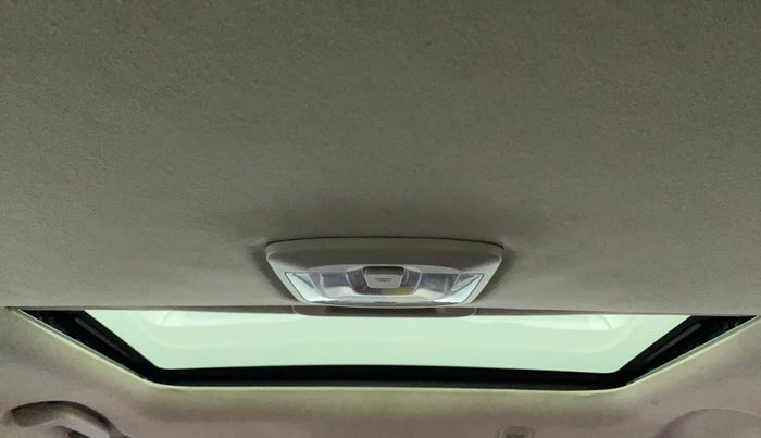 2022 Mahindra XUV300 W8 (O) 1.5 DIESEL, Diesel, Manual, 14,978 km, Moonroof/ Sunroof
