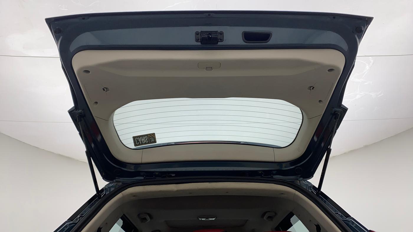 2022 Mahindra XUV300 W8 (O) 1.5 DIESEL, Diesel, Manual, 14,978 km, Boot Door Open