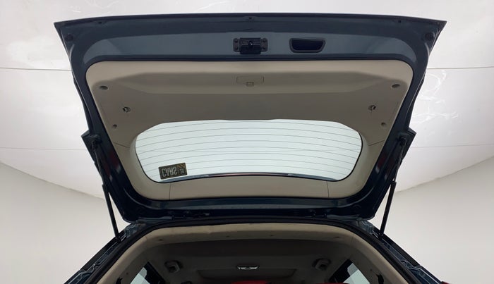 2022 Mahindra XUV300 W8 (O) 1.5 DIESEL, Diesel, Manual, 14,978 km, Boot Door Open
