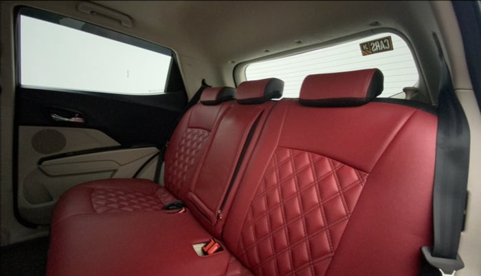 2022 Mahindra XUV300 W8 (O) 1.5 DIESEL, Diesel, Manual, 14,978 km, Right Side Rear Door Cabin