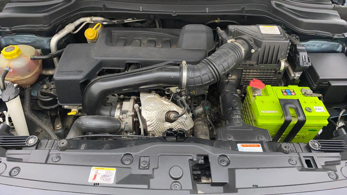 2022 Mahindra XUV300 W8 (O) 1.5 DIESEL, Diesel, Manual, 14,978 km, Open Bonet