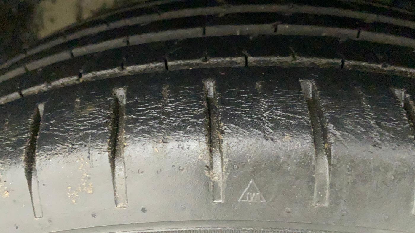 2015 Maruti Baleno ALPHA PETROL 1.2, Petrol, Manual, 34,054 km, Right Front Tyre Tread