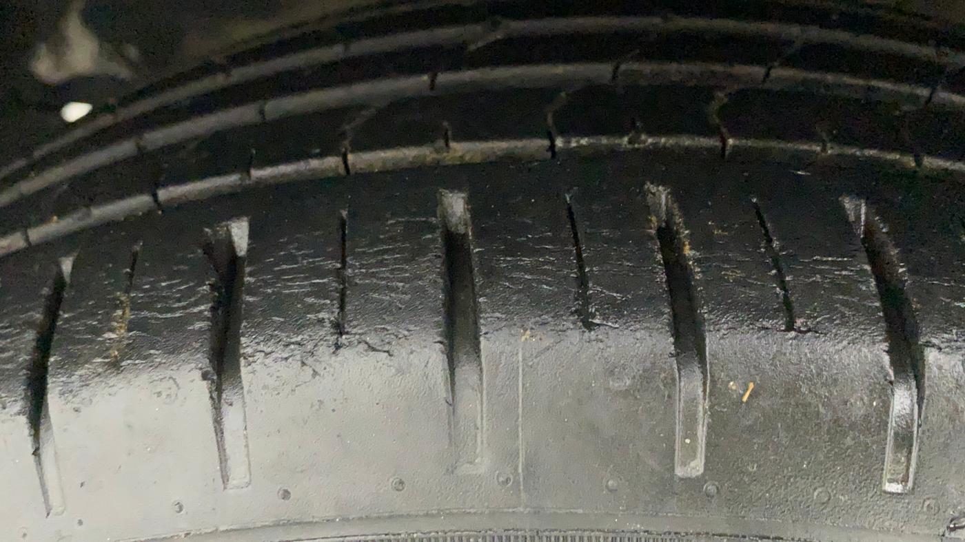 2015 Maruti Baleno ALPHA PETROL 1.2, Petrol, Manual, 34,054 km, Left Front Tyre Tread