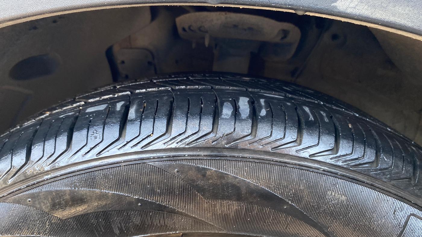 2022 KIA CARENS LUXURY PLUS 1.5 DIESEL AT 6 STR, Diesel, Automatic, 1,18,415 km, Left Front Tyre Tread