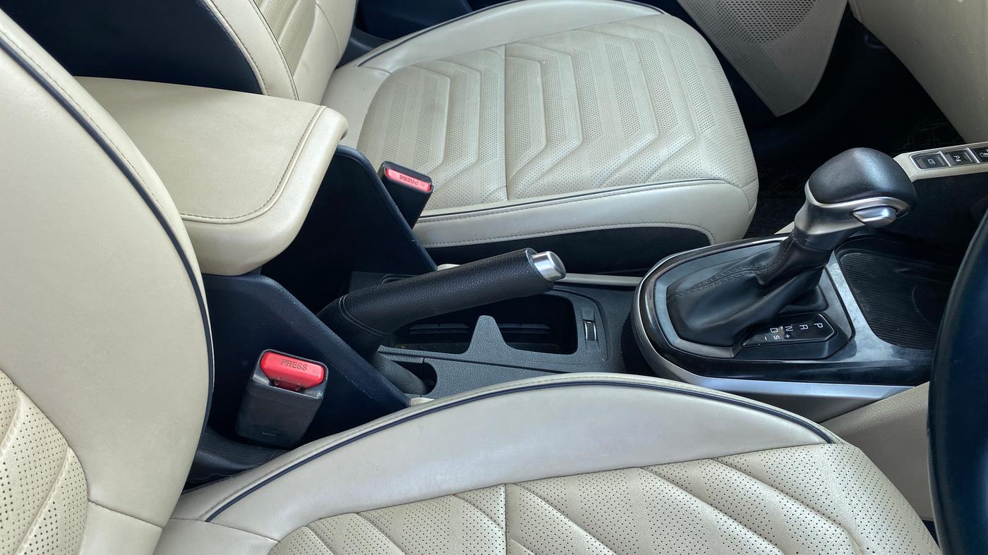 2022 KIA CARENS LUXURY PLUS 1.5 DIESEL AT 6 STR, Diesel, Automatic, 1,18,415 km, Gear Lever
