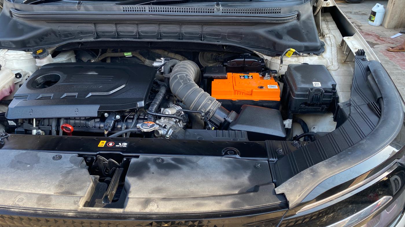 2022 KIA CARENS LUXURY PLUS 1.5 DIESEL AT 6 STR, Diesel, Automatic, 1,18,415 km, Engine View - Left