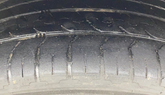 2015 Ford Ecosport TITANIUM 1.5L PETROL AT, Petrol, Automatic, 98,903 km, Left Rear Tyre Tread