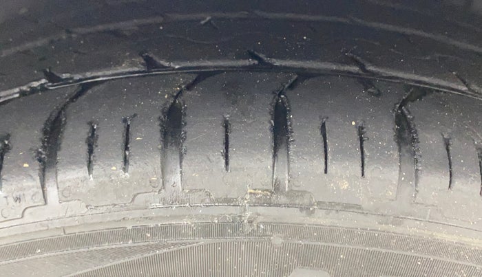 2015 Ford Ecosport TITANIUM 1.5L PETROL AT, Petrol, Automatic, 98,903 km, Right Front Tyre Tread