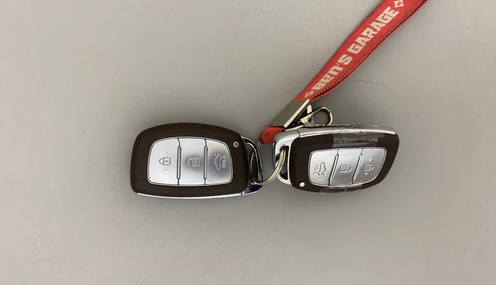 2021 Hyundai AURA SX PLUS 1.2 AMT, Petrol, Automatic, 32,980 km, Key Close Up