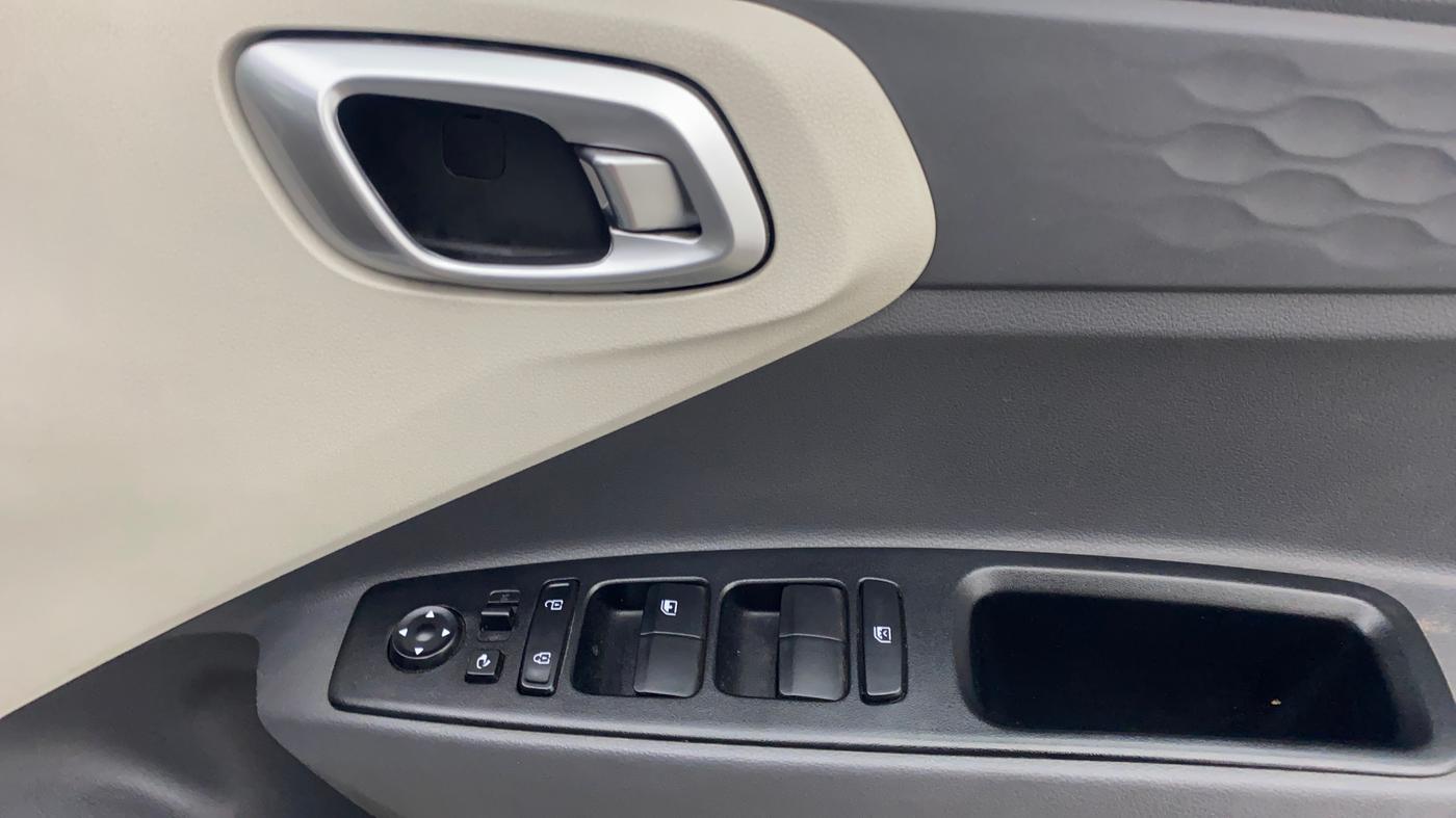 2021 Hyundai AURA SX PLUS 1.2 AMT, Petrol, Automatic, 33,045 km, Driver Side Door Panels Control