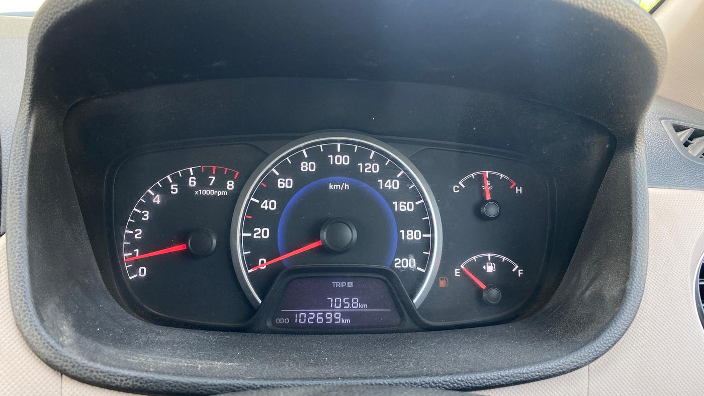 2014 Hyundai Grand i10 MAGNA 1.2 KAPPA VTVT, Petrol, Manual, 1,02,701 km, Odometer Image
