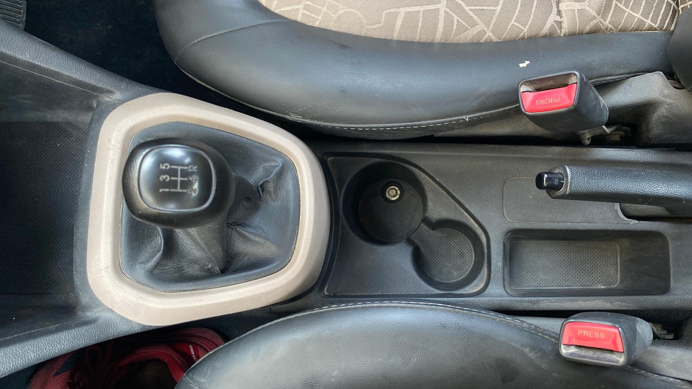 2014 Hyundai Grand i10 MAGNA 1.2 KAPPA VTVT, Petrol, Manual, 1,02,701 km, Gear Lever