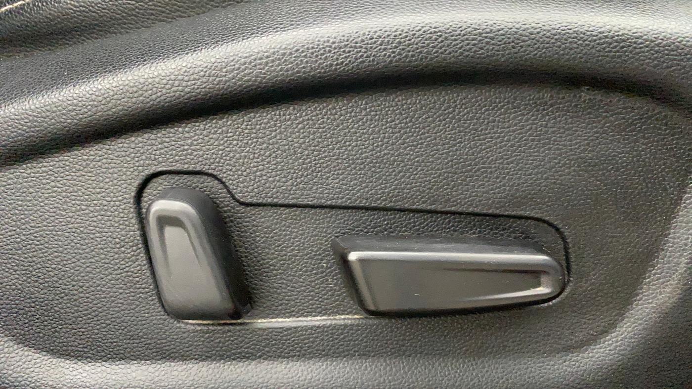 2018 Hyundai Creta SX (O) 1.6 PETROL, Petrol, Manual, 61,033 km, Driver Side Adjustment Panel