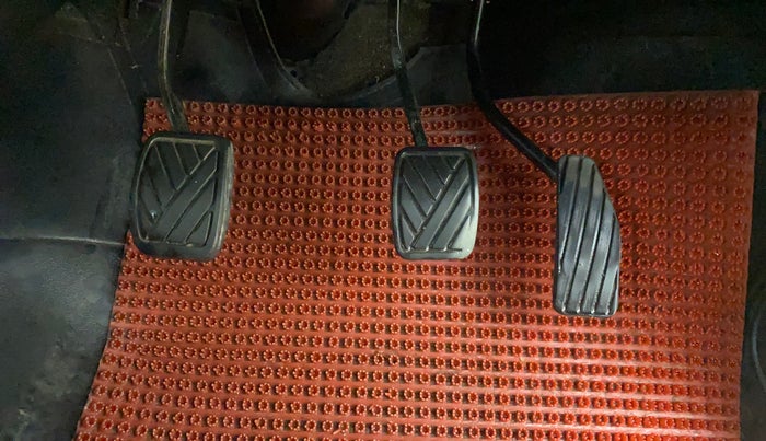 2016 Maruti Wagon R 1.0 VXI, Petrol, Manual, 1,11,054 km, Pedals