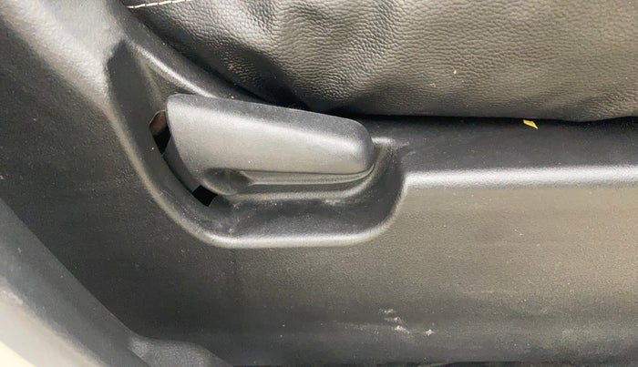 2016 Maruti Wagon R 1.0 VXI, Petrol, Manual, 1,11,054 km, Driver Side Adjustment Panel