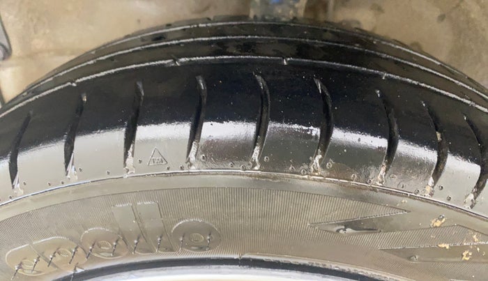 2016 Maruti Wagon R 1.0 VXI, Petrol, Manual, 1,11,054 km, Left Front Tyre Tread