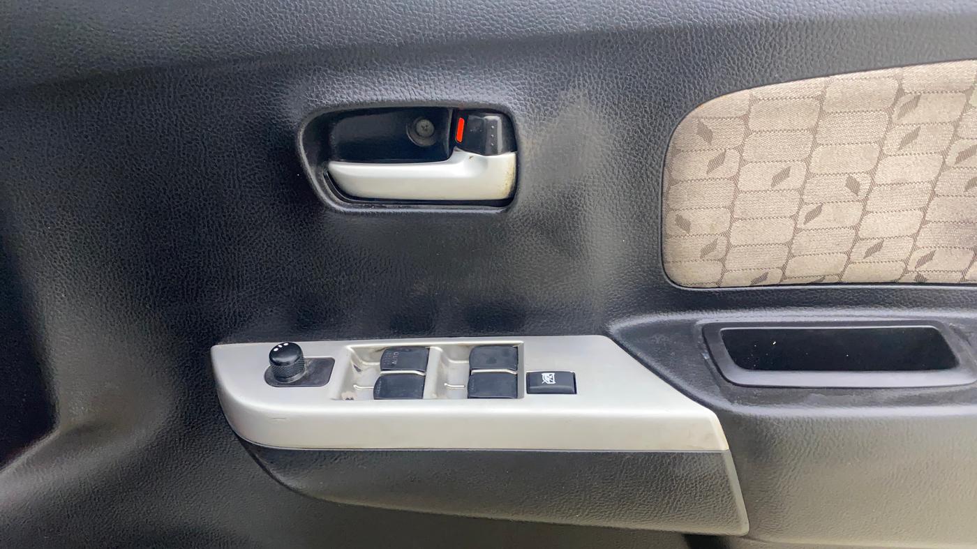 2016 Maruti Wagon R 1.0 VXI, Petrol, Manual, 1,11,095 km, Driver Side Door Panels Control