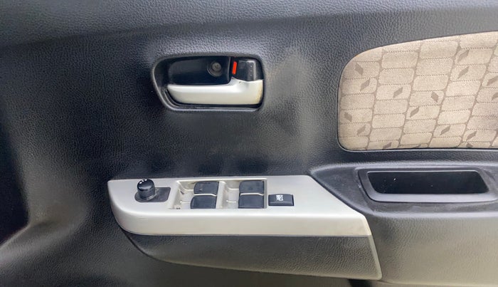 2016 Maruti Wagon R 1.0 VXI, Petrol, Manual, 1,11,054 km, Driver Side Door Panels Control