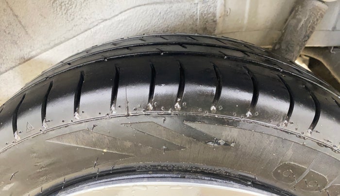 2016 Maruti Wagon R 1.0 VXI, Petrol, Manual, 1,11,054 km, Left Rear Tyre Tread