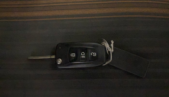 2019 Tata TIAGO NRG PETROL AMT, Petrol, Automatic, 80,757 km, Key Close Up