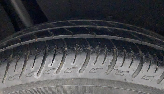 2020 Maruti Baleno DELTA PETROL 1.2, Petrol, Manual, 53,849 km, Right Rear Tyre Tread