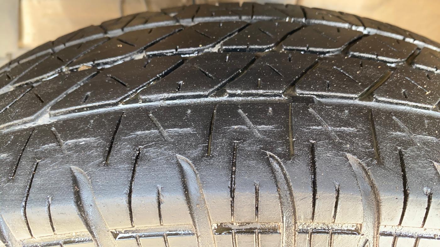2016 Maruti Swift Dzire VDI, Diesel, Manual, 73,396 km, Left Front Tyre Tread