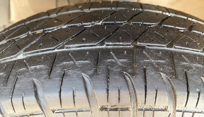 2016 Maruti Swift Dzire VDI, Diesel, Manual, 73,396 km, Left Front Tyre Tread
