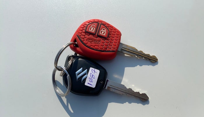 2016 Maruti Swift Dzire VDI, Diesel, Manual, 73,396 km, Key Close Up