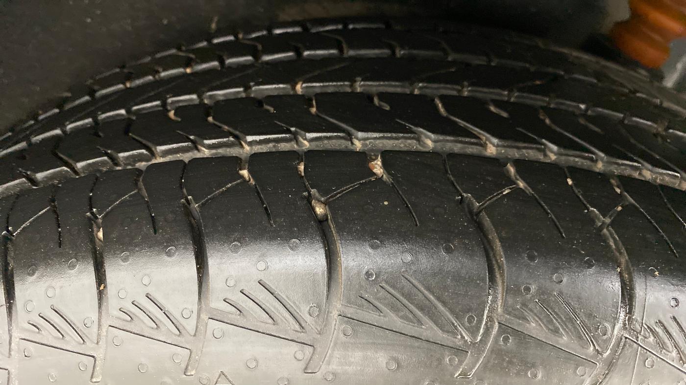 2021 Hyundai ALCAZAR 2.0 SIGNATURE (O) AT 6STR, Petrol, Automatic, 3,198 km, Left Rear Tyre Tread