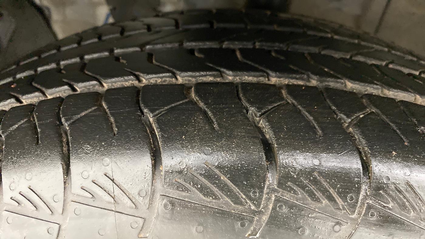 2021 Hyundai ALCAZAR 2.0 SIGNATURE (O) AT 6STR, Petrol, Automatic, 3,198 km, Left Front Tyre Tread