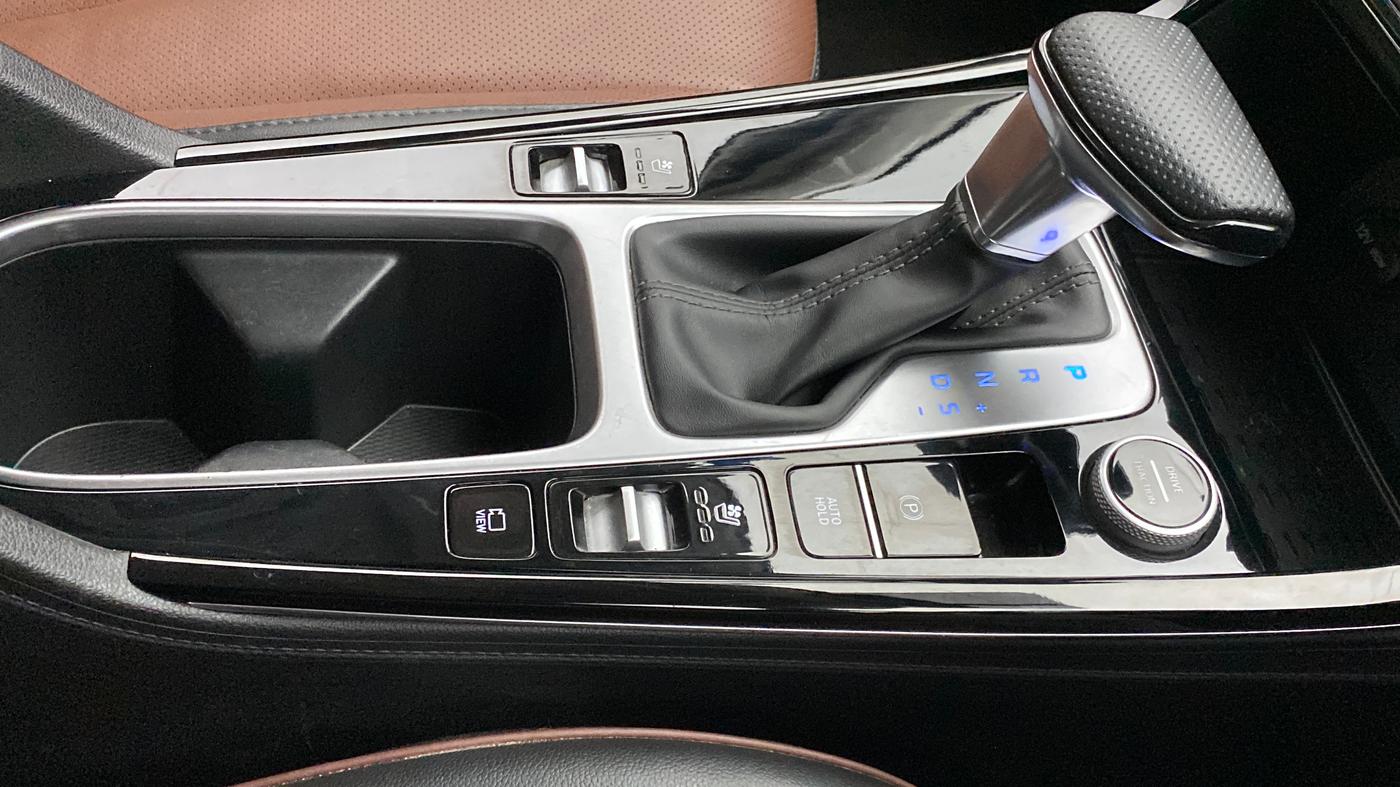 2021 Hyundai ALCAZAR 2.0 SIGNATURE (O) AT 6STR, Petrol, Automatic, 3,198 km, Gear Lever