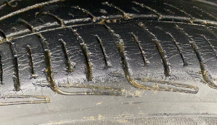 2015 Maruti Alto K10 VXI AMT, Petrol, Automatic, 1,04,156 km, Right Front Tyre Tread