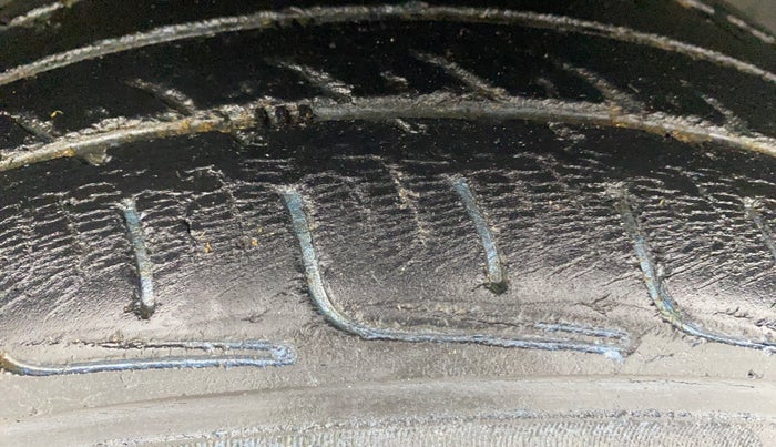 2015 Maruti Alto K10 VXI AMT, Petrol, Automatic, 1,04,156 km, Left Front Tyre Tread