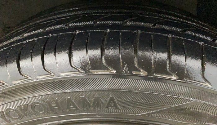 2014 Hyundai Grand i10 MAGNA 1.2 KAPPA VTVT, Petrol, Manual, 35,175 km, Right Front Tyre Tread