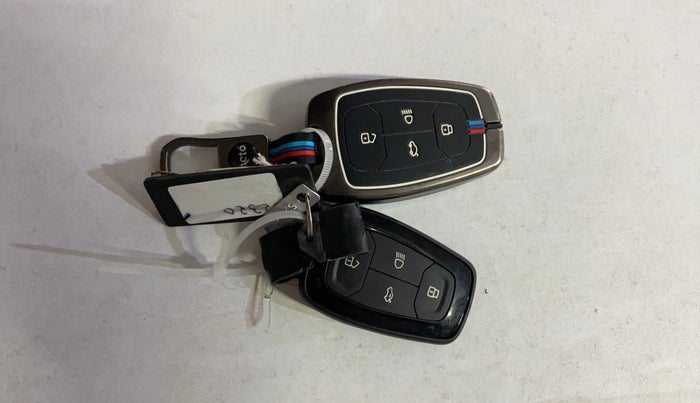 2024 Tata Harrier PURE PLUS S AT, Diesel, Automatic, 24,189 km, Key Close Up