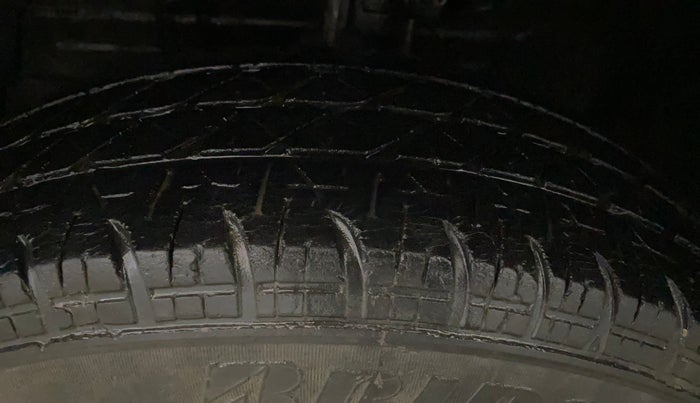 2017 Maruti Swift LXI (O), Petrol, Manual, 46,024 km, Left Front Tyre Tread
