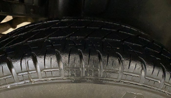 2017 Maruti Swift LXI (O), Petrol, Manual, 46,024 km, Right Rear Tyre Tread