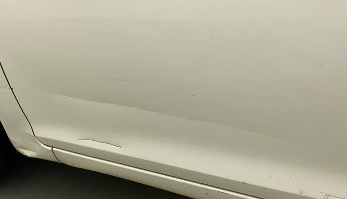 2011 Maruti Swift LXI, Petrol, Manual, 42,637 km, Front passenger door - Slightly dented