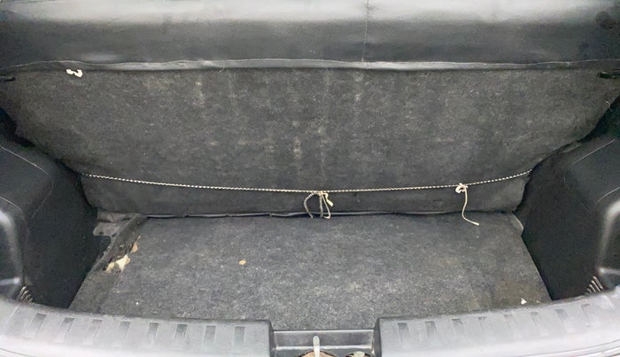 2011 Maruti Swift LXI, Petrol, Manual, 42,637 km, Dicky (Boot door) - Parcel tray missing