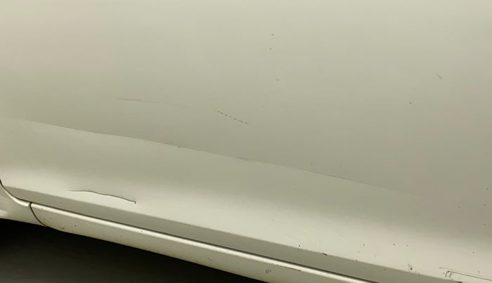 2011 Maruti Swift LXI, Petrol, Manual, 42,637 km, Front passenger door - Minor scratches