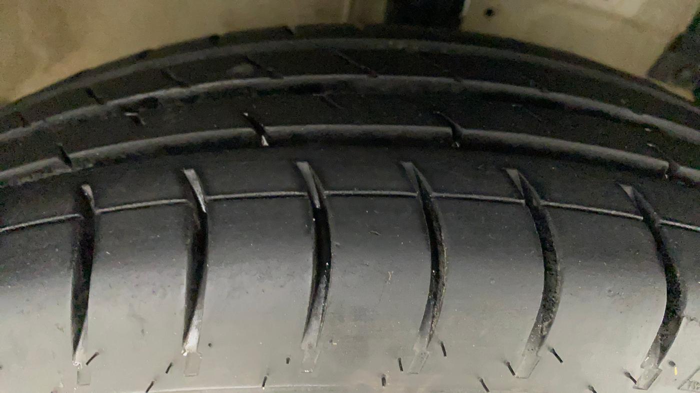 2011 Maruti Swift LXI, Petrol, Manual, 42,637 km, Right Front Tyre Tread