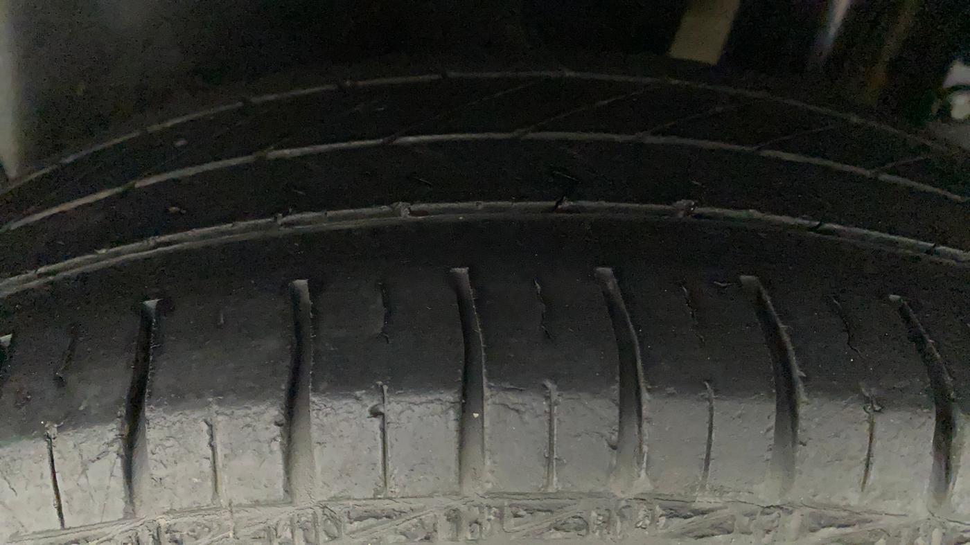 2011 Maruti Swift LXI, Petrol, Manual, 42,637 km, Left Rear Tyre Tread